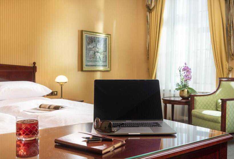 סוויטת ג'וניור, Best Western Premier Grand Hotel Russischer Hof