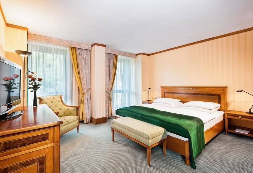 סוויטה, Best Western Premier Grand Hotel Russischer Hof