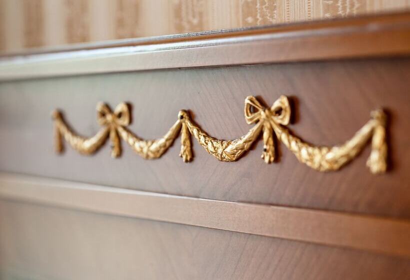 סוויטה, Best Western Premier Grand Hotel Russischer Hof