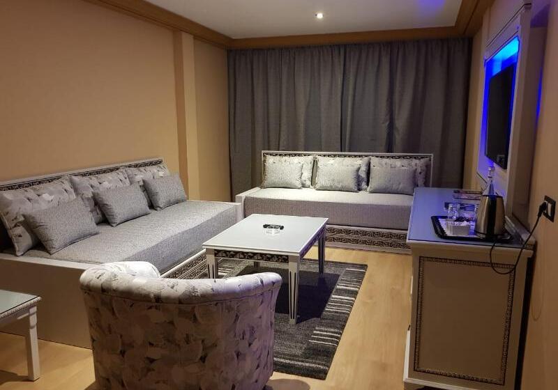 جناح جونيور, El Oumnia Puerto & Spa