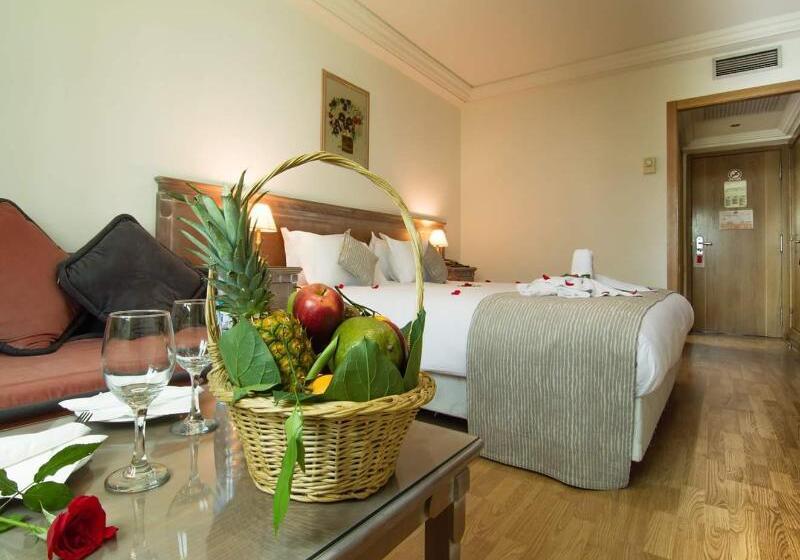 جناح جونيور, El Oumnia Puerto & Spa