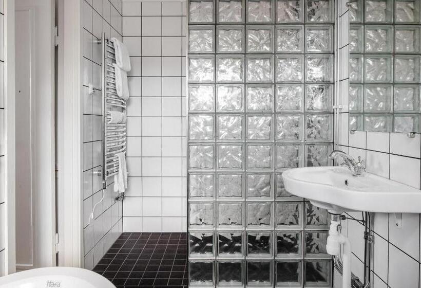 Superior room with lake view, Gyllene Uttern