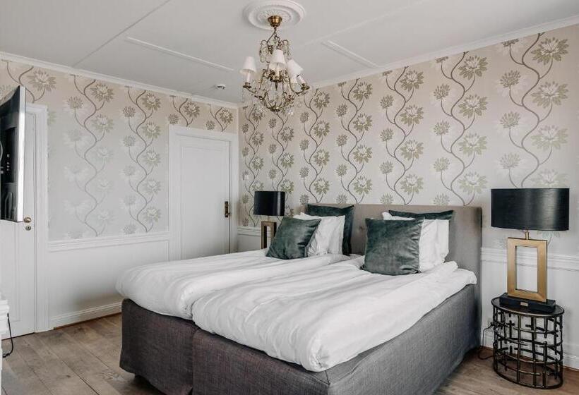 Superior room with lake view, Gyllene Uttern