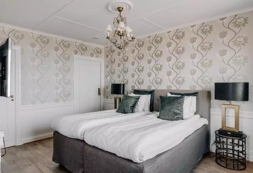 Superior room with lake view, Gyllene Uttern