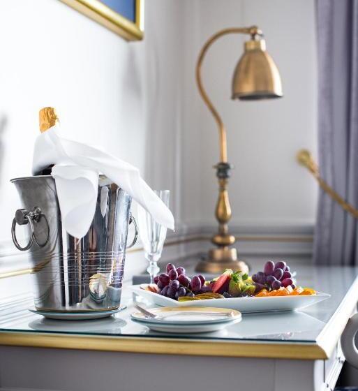 Suite with lake view, Gyllene Uttern