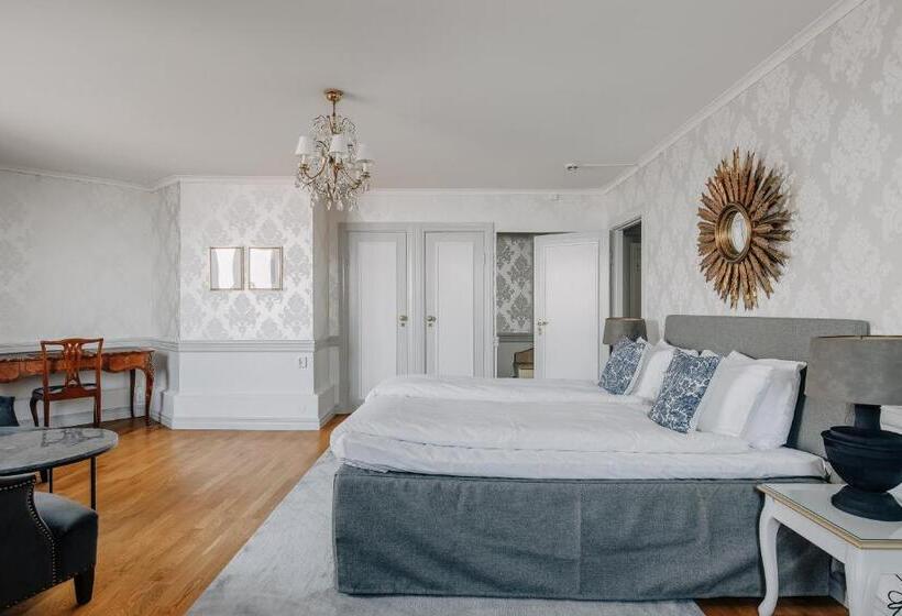 Suite with lake view, Gyllene Uttern