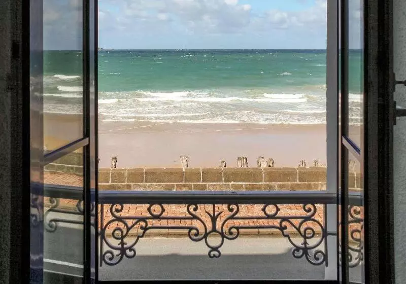 اتاق استاندارد با چشمانداز دریا, Ibis Saint Malo Plage