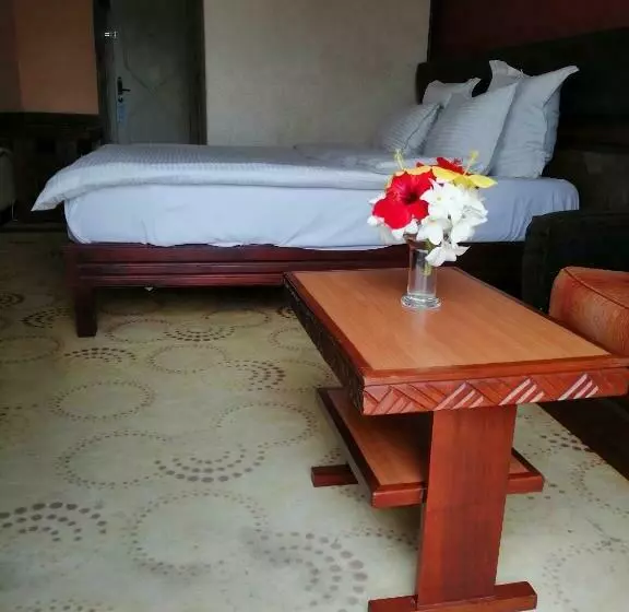 سوییت جونیور, Jardin Savana Dakar