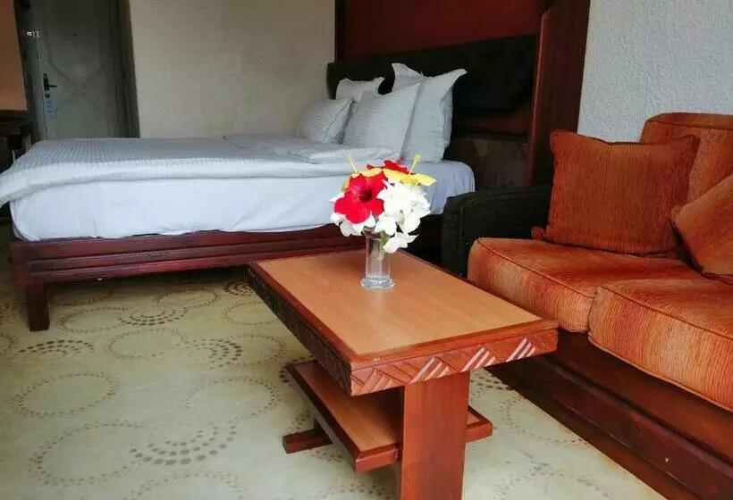 سوییت جونیور, Jardin Savana Dakar