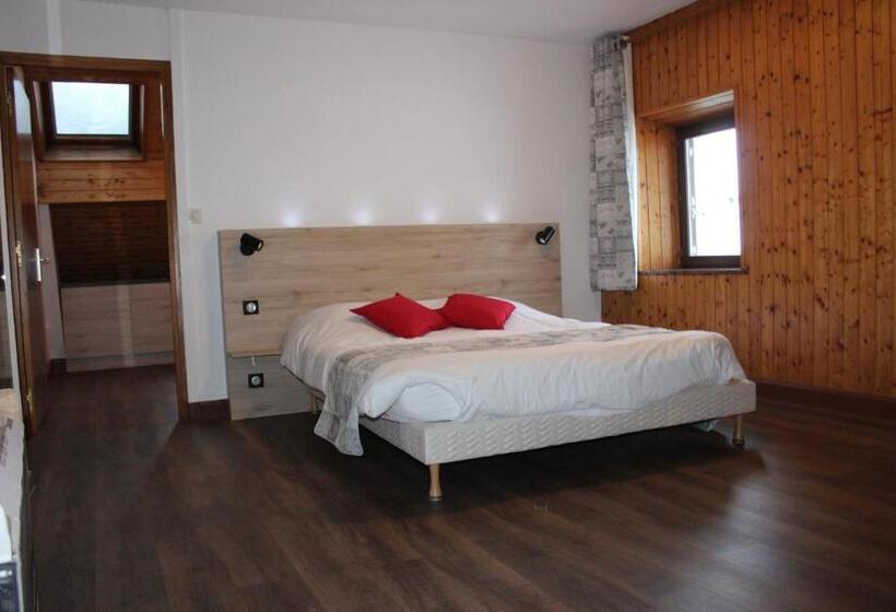 חדר משפחתי, Restaurant Du Haut Du Roc