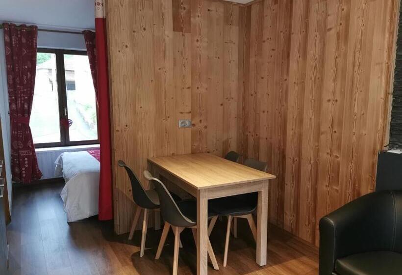 דירת שני חדרים, Restaurant Du Haut Du Roc