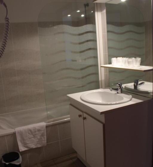 דירת שני חדרים, Restaurant Du Haut Du Roc