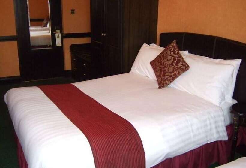 חדר סטנדרט, Russell Court