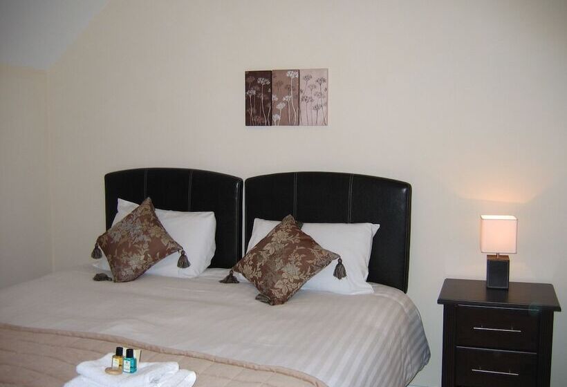 חדר סטנדרט, Russell Court