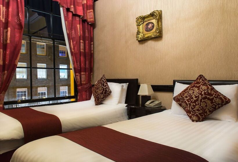 חדר סטנדרט, Russell Court