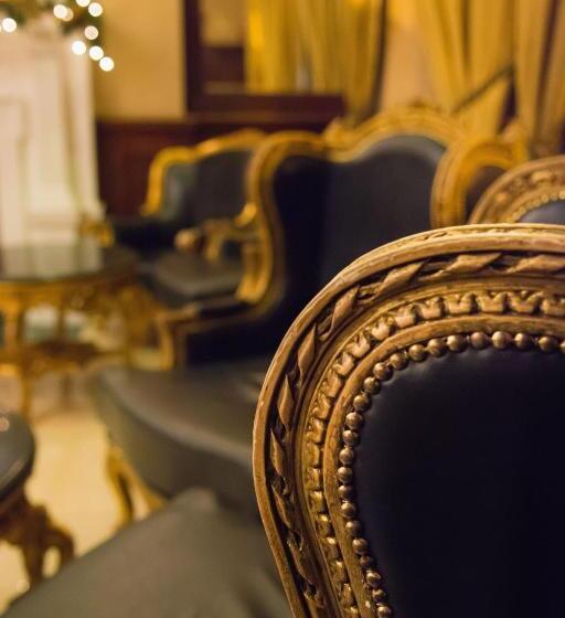 חדר סטנדרט יחיד, Russell Court