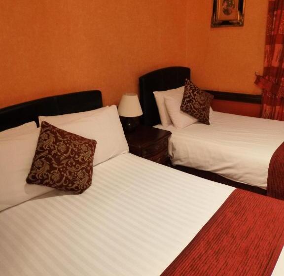 חדר סטנדרט, Russell Court