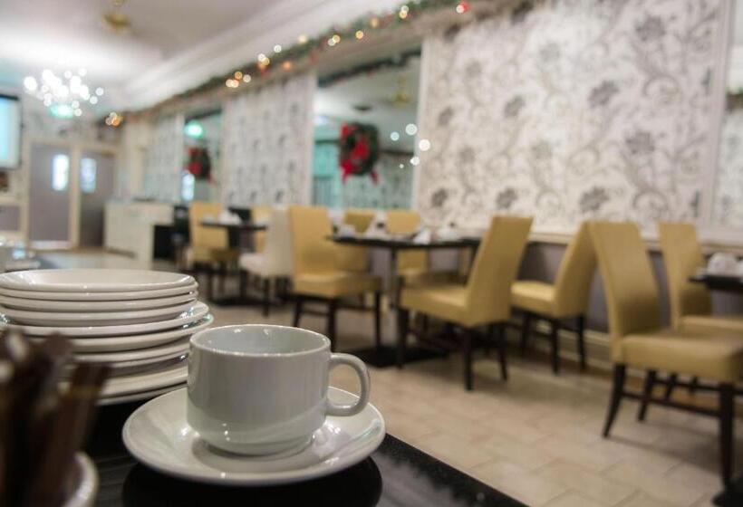 חדר סטנדרט יחיד, Russell Court