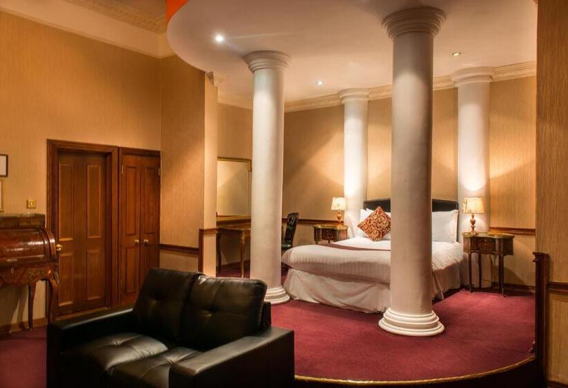 חדר סטנדרט יחיד, Russell Court