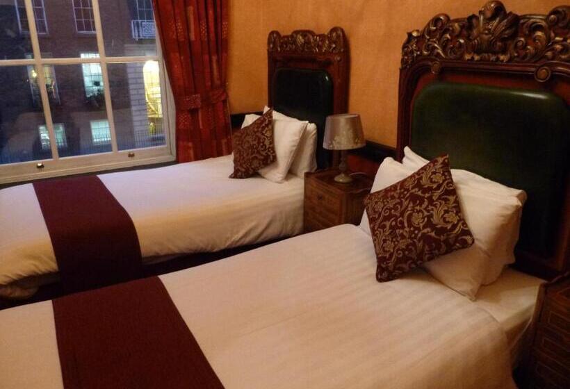 חדר סטנדרט יחיד, Russell Court