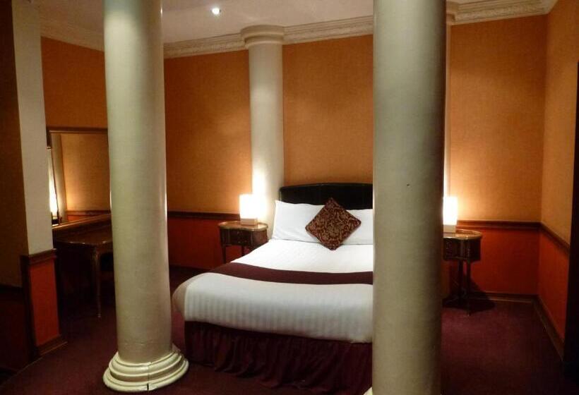 חדר סטנדרט יחיד, Russell Court