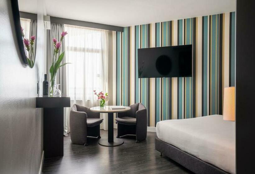 חדר קומפורט יחיד, The Nicolaus