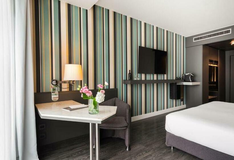 חדר סטנדרט, The Nicolaus