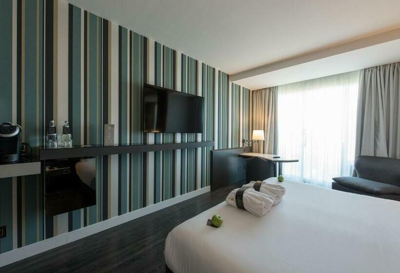 חדר סטנדרט, The Nicolaus