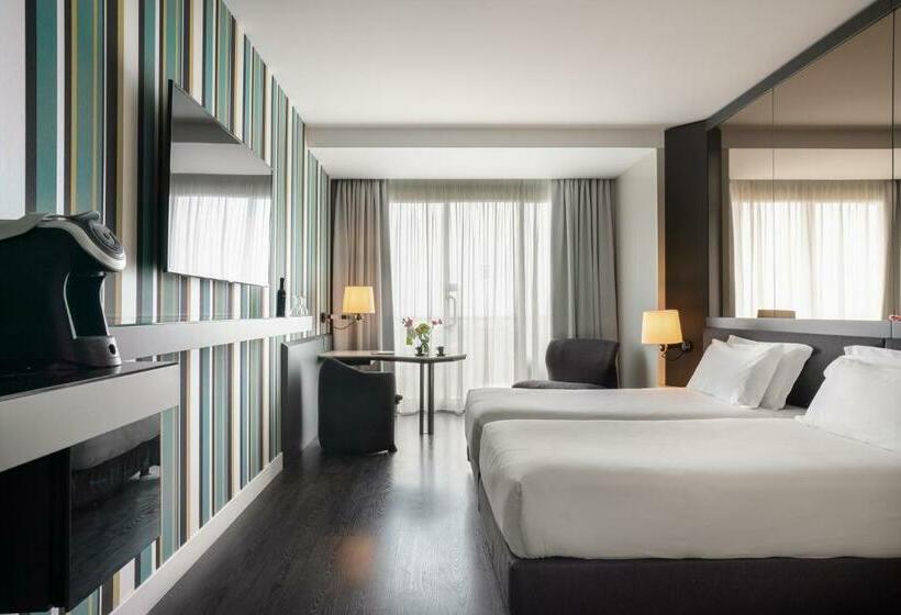 חדר סטנדרט, The Nicolaus