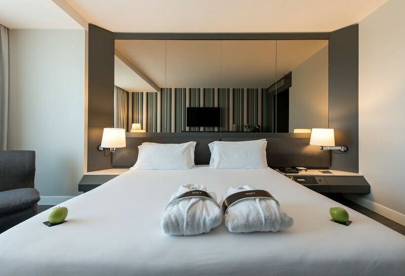 חדר סטנדרט, The Nicolaus