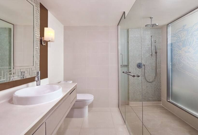 Номер Deluxe, Sheraton Bandung Hotel & Towers