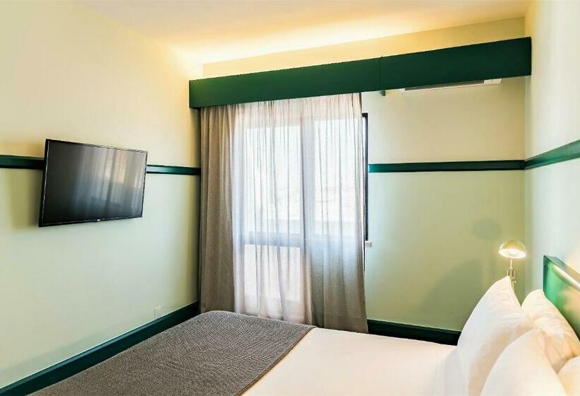 اتاق استاندارد, Holiday Inn Express And Suites Lisbon Principe Real By Ihg