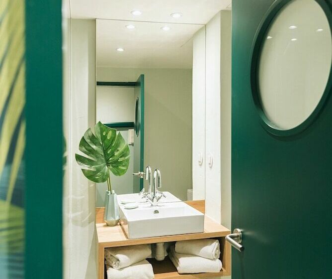 اتاق استاندارد, Holiday Inn Express And Suites Lisbon Principe Real By Ihg