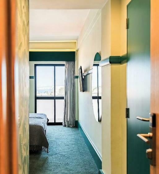 اتاق استاندارد با بالکن, Holiday Inn Express And Suites Lisbon Principe Real By Ihg