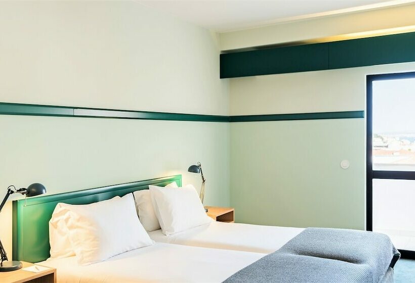 اتاق استاندارد با بالکن, Holiday Inn Express And Suites Lisbon Principe Real By Ihg