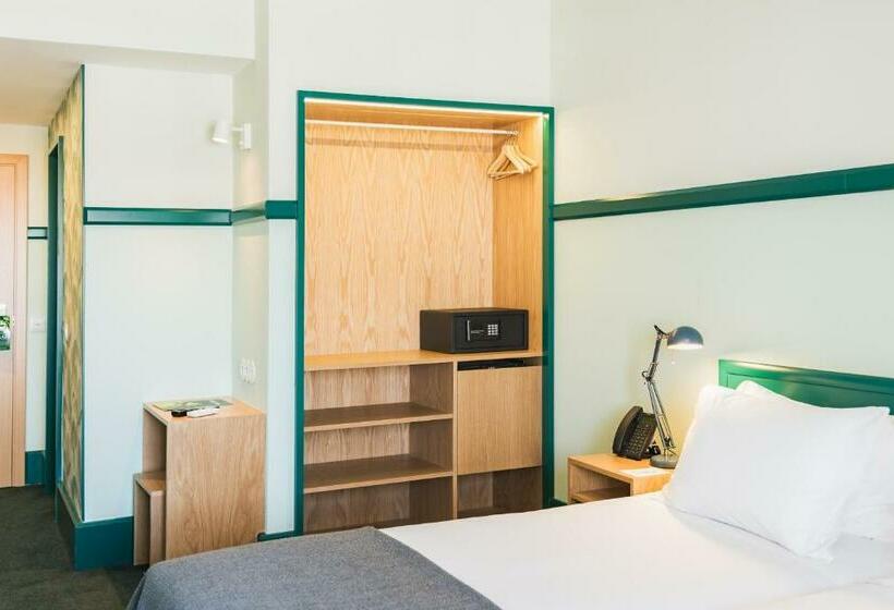 اتاق خانوادگی, Holiday Inn Express And Suites Lisbon Principe Real By Ihg