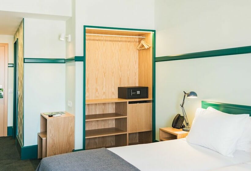 اتاق خانوادگی, Holiday Inn Express And Suites Lisbon Principe Real By Ihg