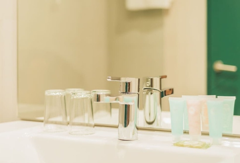 اتاق استاندارد یک نفره, Holiday Inn Express And Suites Lisbon Principe Real By Ihg