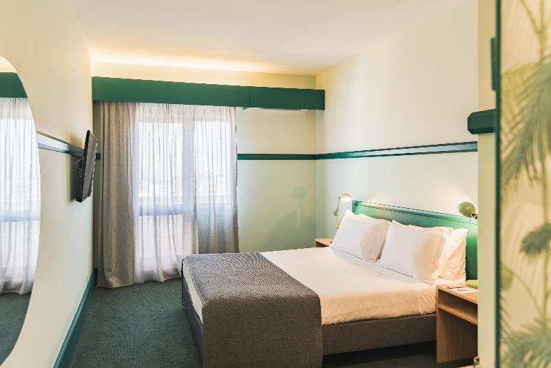 اتاق استاندارد با بالکن, Holiday Inn Express And Suites Lisbon Principe Real By Ihg