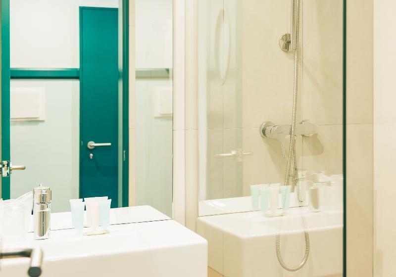 اتاق استاندارد با بالکن, Holiday Inn Express And Suites Lisbon Principe Real By Ihg