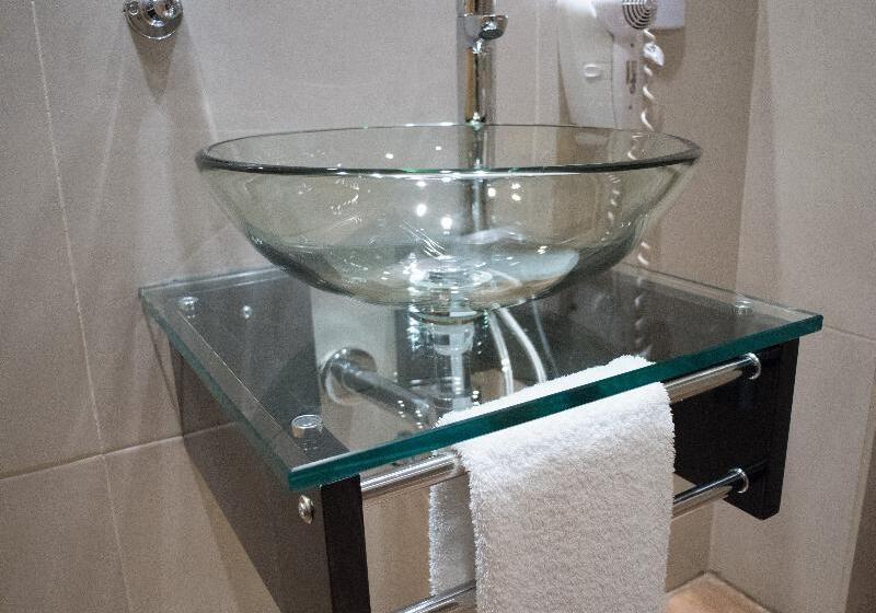 اتاق استاندارد, Holiday Inn Express And Suites Lisbon Principe Real By Ihg