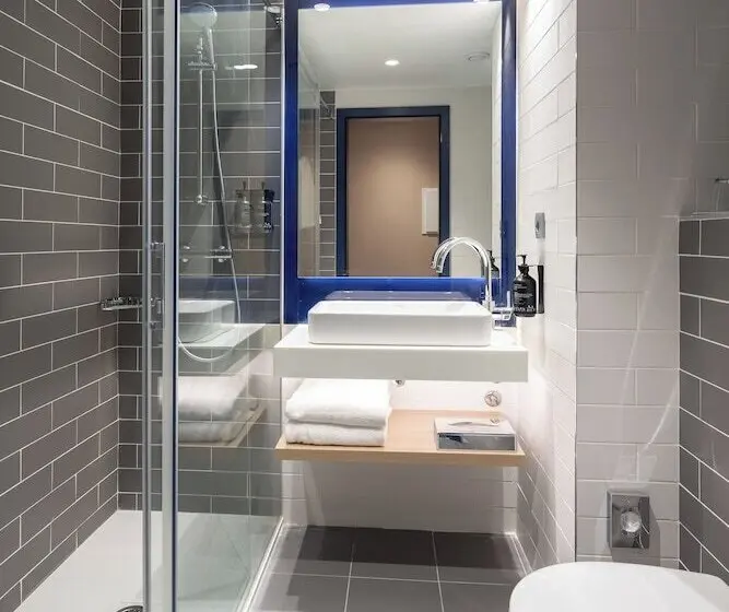 سوئیت با بالکن, Holiday Inn Express And Suites Lisbon Principe Real By Ihg