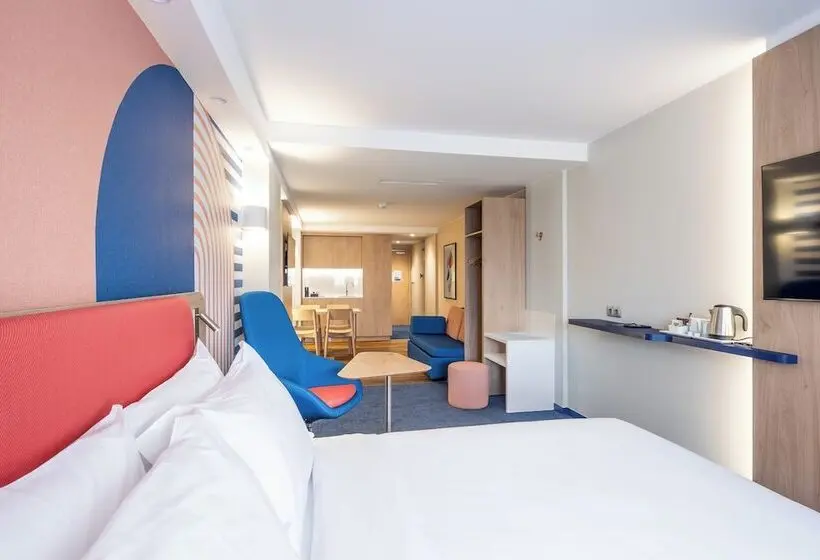 سوئیت با بالکن, Holiday Inn Express And Suites Lisbon Principe Real By Ihg