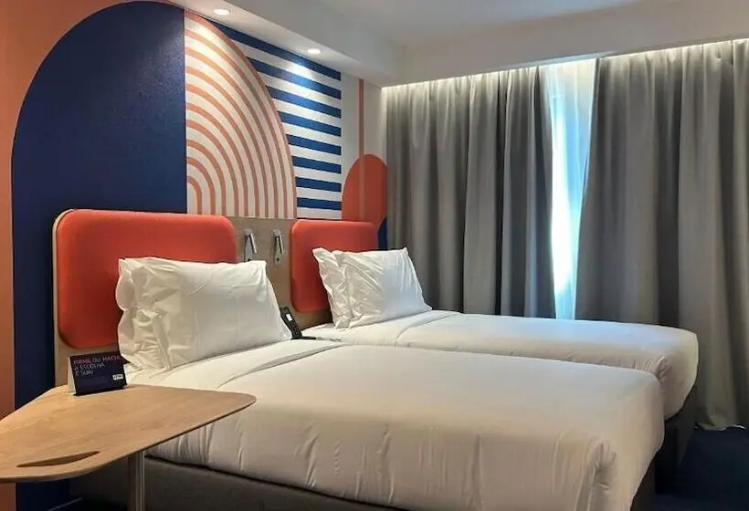 اتاق استاندارد با بالکن, Holiday Inn Express And Suites Lisbon Principe Real By Ihg