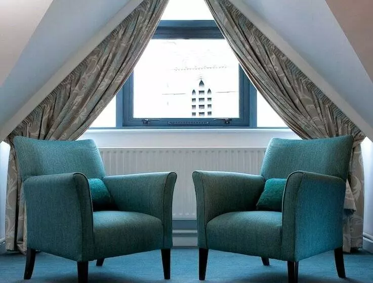 اتاق اجرایی, Leonardo Dublin Christchurch
