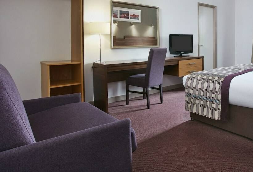 חדר משפחתי, Leonardo Dublin Christchurch