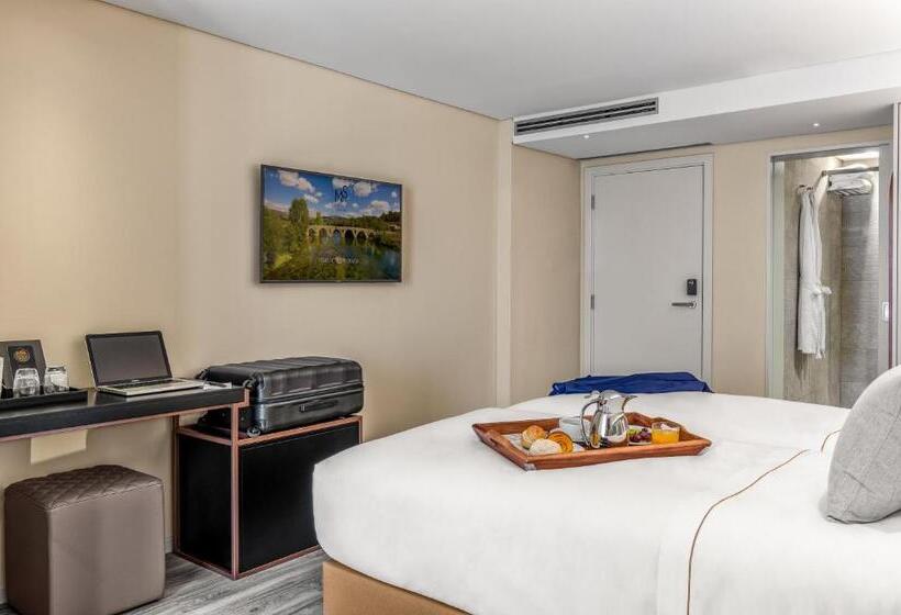 اتاق اجرایی, Moon & Sun Braga