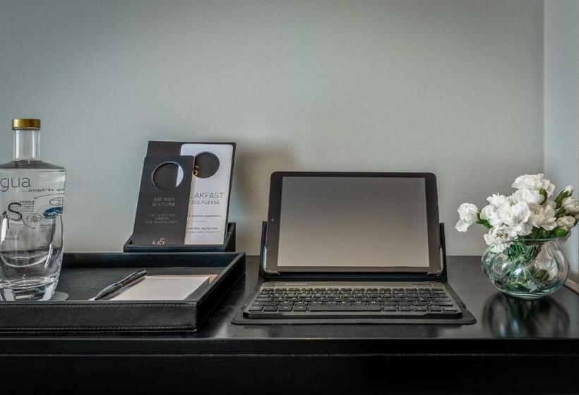 اتاق اجرایی, Moon & Sun Braga