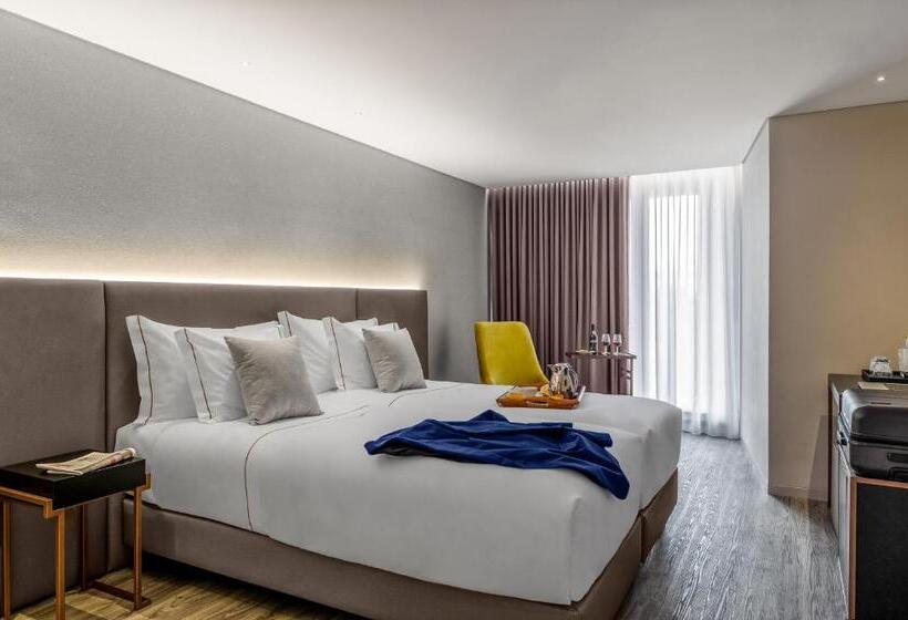 اتاق اجرایی, Moon & Sun Braga