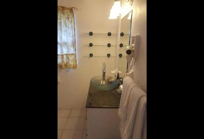 اتاق لوکس, Oualie Beach Resort